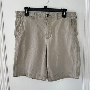 Men’s khaki shorts